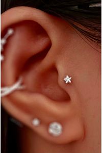 Cerrahi Çelik Gümüş Renk Yıldız Tek Taş Tragus Helix Kıkırdak Conch Piercing ürün fotoğrafı