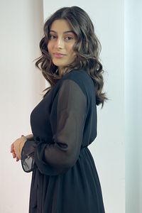 Siyah Uzun Kruvaze Yaka Şifon Büyük Beden Elbise ürün fotoğrafı