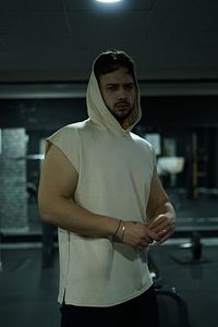 Bej Sporcu Atleti Gym Düz Bej Kapüşonlu Fitness ATLET CapshonOnStage® ürün fotoğrafı