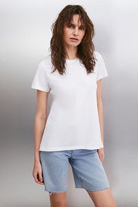 Samantha Kadın %100 Organik Pamuklu Comfort Fit Arkası Uzun Basic Örme Beyaz T-shirt ürün fotoğrafı