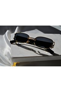 Siyah Kare Gold Halkalı Çerçeve Güneş Gözlüğü ürün fotoğrafı