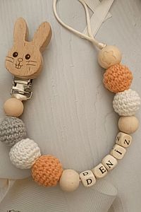 El Örgü Bebek Patik, Diş Kaşıyıcı Ve Isimli Emzik Zinciri Ahşap Amigurumi Emzik Askısı Seti ürün fotoğrafı