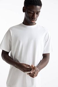 Kısa kollu basic pamuklu t-shirt ürün fotoğrafı