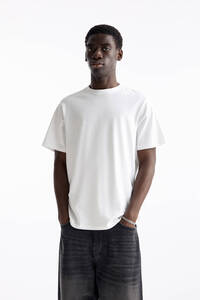 Kısa kollu basic pamuklu t-shirt ürün fotoğrafı