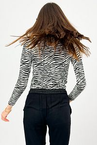 Kadın Zebra Desenli Body Uzun Kollu Yarım Balıkçı Yaka 1 Adet Badi ürün fotoğrafı