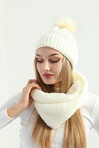 Kadın Ekru Triko Ponponlu Bere Ve Örgü Boyunluk Set ürün fotoğrafı