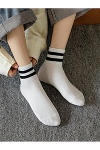 6 Çift Yarım Konç Kalp Desenli Beyaz Unisex Kolej Tenis Çorap ürün fotoğrafı
