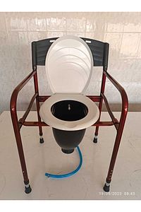Taharet Musluklu Seyyar Katlanabilir Hasta Yaşlı Tuvalet Sandalyesi Klozetli Wc Li Oturak ürün fotoğrafı