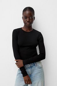Uzun kollu t-shirt ürün fotoğrafı