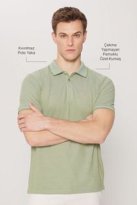 Erkek Çekmeyen Pamuklu Kumaş Slim Fit Dar Kesim Yeşil Kıvrılmaz Polo Yaka Tişört ürün fotoğrafı