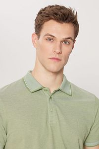 Erkek Çekmeyen Pamuklu Kumaş Slim Fit Dar Kesim Yeşil Kıvrılmaz Polo Yaka Tişört ürün fotoğrafı