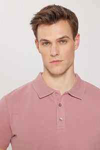 Erkek Gül Kurusu %100 Pamuk Kıvrılmaz Pike Polo Yaka Slim Fit Dar Kesim Tişört ürün fotoğrafı