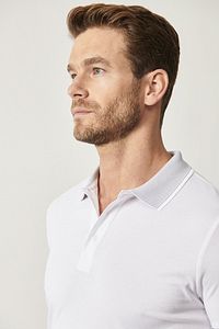 Erkek Çekmeyen Pamuklu Kumaş Slim Fit Dar Kesim Beyaz Kıvrılmaz Polo Yaka T-shirt ürün fotoğrafı