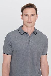 Erkek Çekmeyen Pamuklu Kumaş Slim Fit Dar Kesim Kıvrılmaz Polo Yaka Tişört ürün fotoğrafı