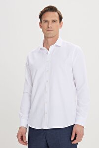 Erkek Beyaz Özel Hediye Kutulu Slim Fit Dar Kesim Klasik Yaka Pamuklu Armürlü Gömlek ürün fotoğrafı