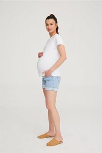 Kadın Açık Mavi Denim Likralı Hamile Şort 1063 ürün fotoğrafı