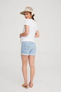 Kadın Açık Mavi Denim Likralı Hamile Şort 1063 ürün fotoğrafı