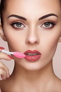 Cilt Ve Yüz Temizleyici Siyah Nokta Gözenek Ölü Deri Temizleme Fırçası Dudak Peeling Fırça 2 Adet ürün fotoğrafı