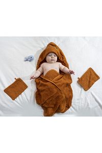 Bambu Balık Nakışlı Bebek Havlu Kundak Ve Kese Seti ürün fotoğrafı