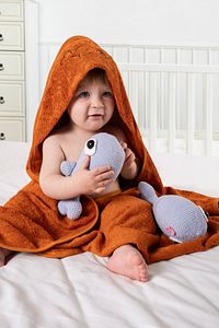 Bambu Balık Nakışlı Bebek Havlu Kundak Ve Kese Seti ürün fotoğrafı