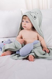 Bambu Balık Nakışlı Bebek Havlu Kundak Ve Kese Seti ürün fotoğrafı