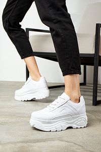 Günlük Kadın Beyaz Sneaker Desenli Hafif Yüksek Taban Bağcıklı Spor Ayakkabı 001 ürün fotoğrafı