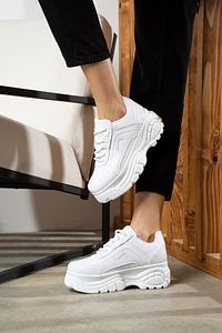 Günlük Kadın Beyaz Sneaker Desenli Hafif Yüksek Taban Bağcıklı Spor Ayakkabı 001 ürün fotoğrafı