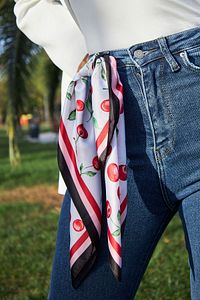 Kadın Kiraz Desenli Fular Bandana ürün fotoğrafı