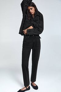 Yüksek bel mom fit jean ürün fotoğrafı