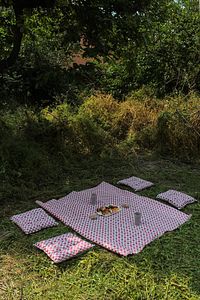 Yer Masa Piknik Örtüsü Sofra Bezi 160 X 160 , 4 Minder 45 X 45cm Set (FUŞYA) ürün fotoğrafı