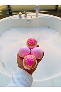 Kiraz Çiçeği Kokulu Banyo Topu 4 Adet Küvet Ve Jakuzi Köpüğü Topları ürün fotoğrafı