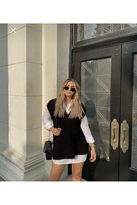 Kadın V Yaka Siyah Süveter Kolssuz Yırtmaclı Oversize Süveter ürün fotoğrafı