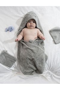 Bambu Balık Nakışlı Bebek Havlu Kundak Ve Kese Seti ürün fotoğrafı