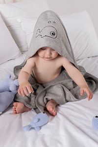 Bambu Balık Nakışlı Bebek Havlu Kundak Ve Kese Seti ürün fotoğrafı