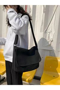 Harajuku Iç Hacmi Büyük Postacı Çantası ürün fotoğrafı