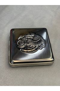 20135 Metal Sigara Tabakası Lüks Tasarım Şık Hediyelik Kare Tasarım Desenli Standart Kısa Tabla 90mm ürün fotoğrafı