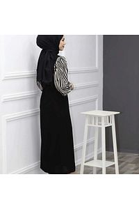 Kadın Kolları Zebra Desenli Uzun Boy Siyah Tesettür Elbise ürün fotoğrafı