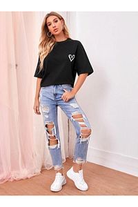 Minimal Kalp Baskılı Siyah Oversize Tshirt ürün fotoğrafı