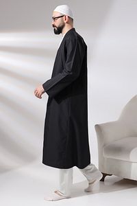 Siyah Erkek Namaz Elbisesi V Yaka Düğmesiz Önü Açık Namaz Cübbesi ürün fotoğrafı