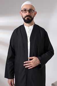 Siyah Erkek Namaz Elbisesi V Yaka Düğmesiz Önü Açık Namaz Cübbesi ürün fotoğrafı