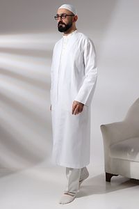 Beyaz Erkek Namaz Elbisesi V Yaka Düğmesiz Önü Açık Namaz Cübbesi ürün fotoğrafı
