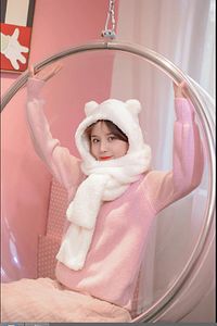 Kapşonlu Beyaz Peluş Bere Atkı Kadın Welsoft Polar Boyunluk Şalı Rüzgar Geçirmez Kulaklı Şapka ürün fotoğrafı