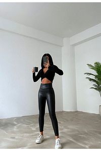 Siyah Yüksek Bel Geniş Kemer İçi Polarlı Deri Tayt ürün fotoğrafı