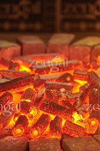 Delikli Briket Mangal Kömürü 10kg (6 Saat 7800 Kcal/kg) ürün fotoğrafı