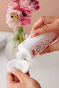Gül Kürü % 100 Doğal Gül Suyu Canlandırıcı, Sıkılaştırıcı 150 ml ürün fotoğrafı