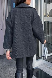 Antrasit Siyah Renk Balık Sırtı Desenli Oversize Standart Beden Astarlı Kısa Kaban ürün fotoğrafı