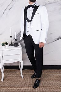 Erkek Slim Fit Damatlık Smokin Sivri Yaka Beyaz Kombin Yelekli Takım Elbise ürün fotoğrafı