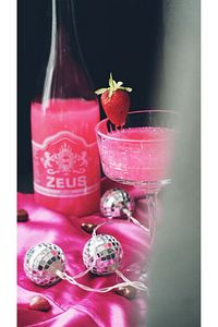 Simli Alkolsüz Şampanya* 2'li Paket - Yaban Mersini Aromalı & Çilek Aromalı ürün fotoğrafı