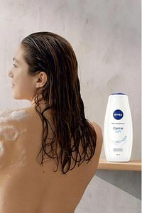 Creme Soft Kremsi Dokunuş Banyo ve Duş Jeli 500ml, Temizlerken Bakım Yapar, Badem Yağı, Nemlendirici ürün fotoğrafı
