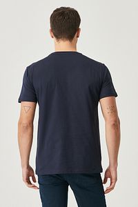 Erkek Lacivert %100 Pamuk Slim Fit Dar Kesim Bisiklet Yaka Basic Tişört ürün fotoğrafı